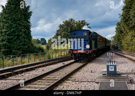 Dans la vapeur Bluebell station East Grinstead Banque D'Images