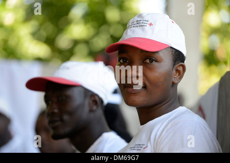 Jeune femme participant à une session de formation pour les travailleurs de secours en cas de catastrophe à la Croix-Rouge, palmiste-à-Vin, LÉOGÂNE, Haïti Banque D'Images