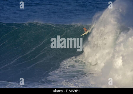 Déc 15, 2004 ; Waimea Bay, HI, USA ; Le Quiksilver Eddie Aikau Big Wave Invitational contest. Banque D'Images