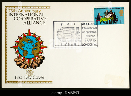 1970 Enveloppe premier jour commémorant le 75e anniversaire de l'Alliance coopérative internationale. Banque D'Images