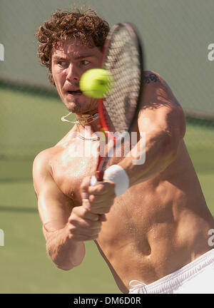 Mar 10, 2005 ; Indian Wells, CA, USA ; APT pro tennis Marat Safin sur la pratique du tribunal pendant le 2005 Pacific Life Open à l'Indian Wells Tennis Garden. Banque D'Images