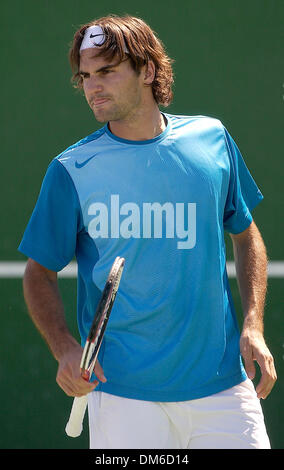 Mar 10, 2005 ; Indian Wells, CA, USA ; APT tennis pro roger FEDRER sur la pratique du tribunal pendant le 2005 Pacific Life Open à l'Indian Wells Tennis Garden. Banque D'Images