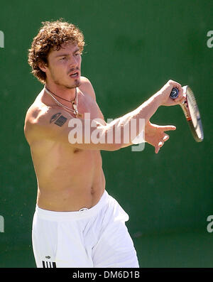 Mar 10, 2005 ; Indian Wells, CA, USA ; APT pro tennis Marat Safin sur la pratique du tribunal pendant le 2005 Pacific Life Open à l'Indian Wells Tennis Garden. Banque D'Images