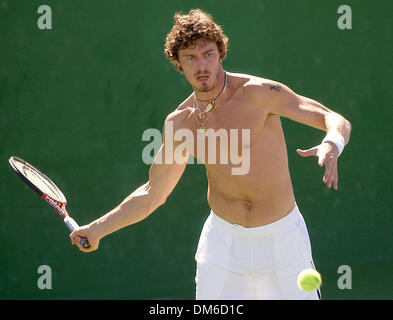 Mar 10, 2005 ; Indian Wells, CA, USA ; APT pro tennis Marat Safin sur la pratique du tribunal pendant le 2005 Pacific Life Open à l'Indian Wells Tennis Garden. Banque D'Images