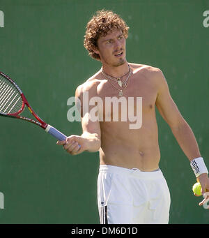 Mar 10, 2005 ; Indian Wells, CA, USA ; APT pro tennis Marat Safin sur la pratique du tribunal pendant le 2005 Pacific Life Open à l'Indian Wells Tennis Garden. Banque D'Images