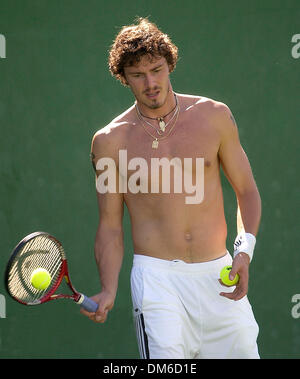 Mar 10, 2005 ; Indian Wells, CA, USA ; APT pro tennis Marat Safin sur la pratique du tribunal pendant le 2005 Pacific Life Open à l'Indian Wells Tennis Garden. Banque D'Images