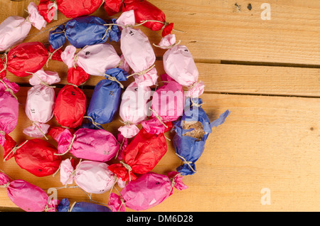 Calendrier de l'avent fait maison, de petites poches remplis de bonbons Banque D'Images