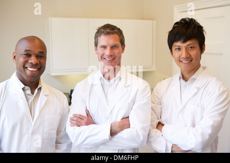 Portrait de trois médecins à l'hôpital Américain Banque D'Images