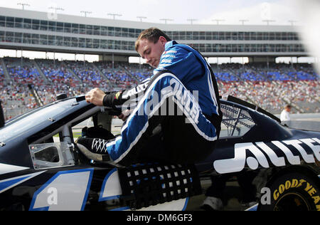 Avril 15, 2005 ; Fort Worth, TX, USA ; RYAN ELLIOTT Ryan Newman conduisant l'Alltel Dodge sort après l'obtention de la pôle position le Vendredi, Avril 15, 2005 pour le Samsung/RadioShack 500 race à la Texas Motor Speedway à Fort Worth, Texas. Crédit obligatoire : Photo par Kin Homme Hui/San Antonio Express-News/ZUMA Press. (©) Copyright 2005 by Kin Homme Hui/San Antonio Express-News Banque D'Images