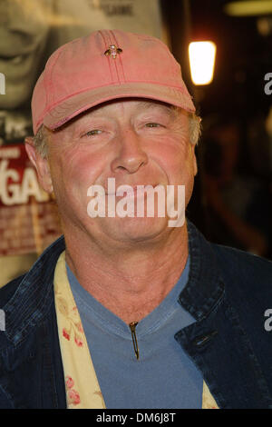 19 novembre 2001 - SPY GAME PREMIERE.AT MANN THÉÂTRE NATIONAL LA.Tony SCOTT. BARRETT FITZROY / 11-19-2001 K23428FB (D)(Image Crédit : © Globe Photos/ZUMAPRESS.com) Banque D'Images