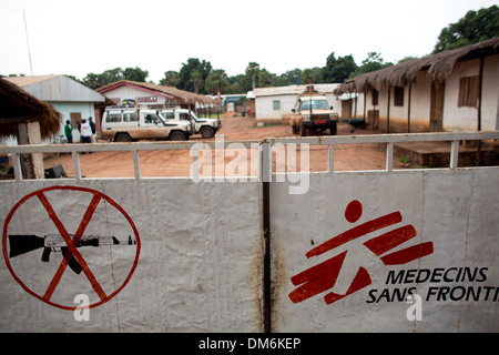 Pas de bras signe sur la porte de l'hôpital MSF Espagne à batangafo en République centrafricaine Banque D'Images