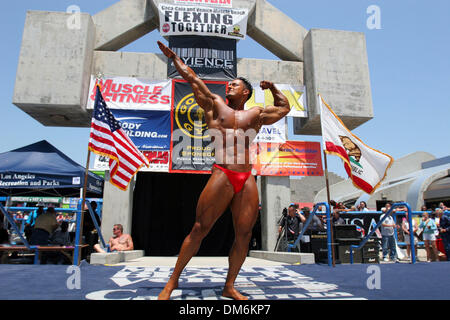 30 mai, 2005 ; Venise, CA, USA ; l'investiture prendre part aux deux jours 'Gold's Muscle Beach Venice le culturisme et la Figure classique' avec les culturistes masculins et féminins du monde entier. Le Jour commémoratif de l'événement annuel a également rendu hommage à l'armée et a célébré le 40e anniversaire de Gold's Gym. Crédit obligatoire : Photo par Lori Conn/ZUMA Press. (©) Copyright 2005 par Lor Banque D'Images