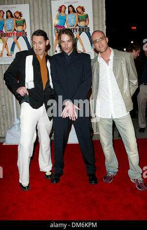 19 mars 2002 - Los Angeles, Californie - SORORITY BOYS PROJECTION SPÉCIALE AU CINÉMA.AVCO CENTER DE LOS ANGELES, CA.HARLAND WILLIAMS, BARRY WATSON ET MICHAEL ROSENBAUM. BARRETT FITZROY / 03-19-2002 K24459FB (D)(Image Crédit : © Globe Photos/ZUMAPRESS.com) Banque D'Images