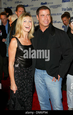 24 septembre 2002 - Los Angeles, Californie - les films qui ont défini leur génération.GREASE, SATURDAY NIGHT FEVER ET Staying Alive.Sortie DVD PARTIE.SUR L'ARRIÈRE DU TERRAIN LES STUDIOS PARAMOUNT À LOS ANGELES, CA.OLIVIA NEWTON-JOHN ET JOHN TRAVOLTA. BARRETT / 9-24-2002 FITZROY K26327FB (D)(Image Crédit : © Globe Photos/ZUMAPRESS.com) Banque D'Images