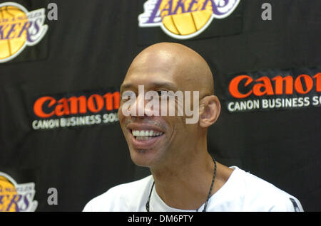 Sep 06, 2005 ; El Segundo, CA, USA ; Los Angeles Lakers annoncer l'embauche de l'ancien Laker Kareem Abdul-Jabbar en tant qu'entraîneur adjoint. Abdul-Jabbar était un joueur pour les Lakers à partir de 1975-1989 génère et finit sa carrière en NBA en tant que meilleur marqueur de tous les temps (38 287) un record qui tient toujours aujourd'hui. Abdul-Jabbar travaillera avec les Lakers tout au long de l'année, en commençant par la formation Banque D'Images