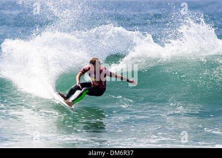 Sep 13, 2005 ; Chevalets, San Clemente, CA, USA ; Boost Mobile Pro présenté par Quiksilver du 13 au 18 septembre. Ancien numéro deux mondial ASP Australian TAJ Burrow (Australie), à l'ouest de Yallingup a obtenu une impressionnante victoire sur brésiliens Peterson Rosa et Guilherme Herdy dans le rond de la Boost Mobile Pro à chevalets. Terrier recherche avancée directement au troisième tour avec la paire brésilienne à l'écart Banque D'Images