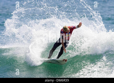 Sep 13, 2005 ; Chevalets, San Clemente, CA, USA ; Boost Mobile Pro présenté par Quiksilver du 13 au 18 septembre. ASP actuel numéro trois mondial Australian MICK FANNING (Coolangatta, Queensland) ont bondi à trois rondes de la Boost Mobile Pro Trestles à San Clemente, en Californie aujourd'hui. Fanning, qui a déjà remporté deux titres d'événement ASP en 2005, a vaincu sa compatriote Darren OÕRafferty et Hawaiian Banque D'Images