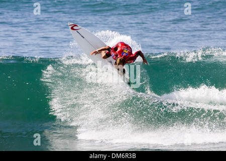 Sep 13, 2005 ; Chevalets, San Clemente, CA, USA ; Boost Mobile Pro présenté par Quiksilver du 13 au 18 septembre. ASP World numéro 7 Australien surfeur NATHAN HEDGE (Narrabeen, Sydney, NSW) a subi un choc d'une perte dans la ronde Boost Mobile Pro Trestles à San Clemente, en Californie aujourd'hui. Après un très bon début pour sa couverture de chaleur a fini par être outsurfed sud-africain par Travis logie et ame Banque D'Images