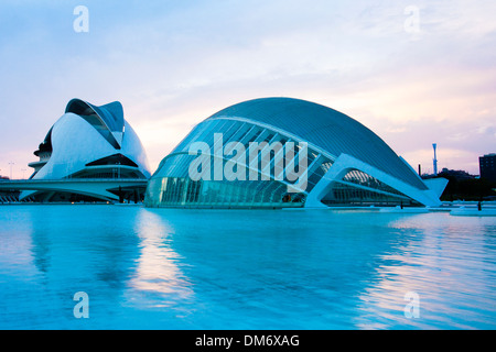 L'Hemisferic et Palau de les Arts, la Cité des Arts, Valencia, Espagne. Banque D'Images