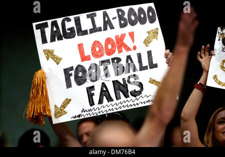 Oct 02, 2005 ; San Antonio, TX, USA ; NFL football : Football fans s'exprimer à la Nouvelle Orleans Saints VS Bills de Buffalo match dimanche à l'Alamodome. Crédit obligatoire : photo par Gloria/Ferniz San Antonio Express-News/ZUMA Press. (©) Copyright 2005 par Gloria San Antonio Express-News/Ferniz Banque D'Images