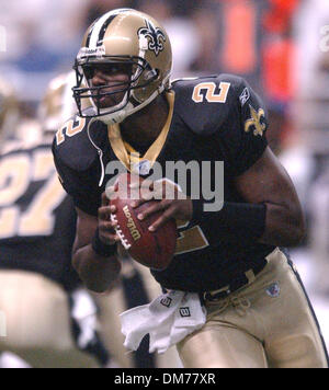 Oct 16, 2005 ; San Antonio, TX, USA ; NFL FOOTBALL : Atlanta Falcons vs New Orleans Saints. Saints' Aaron Brooks a l'air d'adopter contre les faucons de l'Alamodome. Les Falcons remportent 34-31. Crédit obligatoire : Photo by Ornelas/San Antonio Express-News/ZUMA Press. (©) Copyright 2005 par San Antonio Express-News Banque D'Images