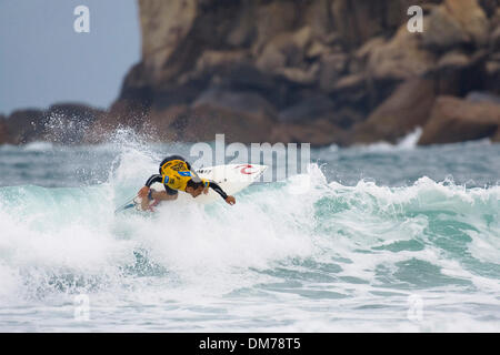 Nov 06, 2005 ; Florianopolis, Santa Catarina, une ronde de la Nova Schin Festival présenté par Billabong à Imbituba, Brazil. La Nova Schin Le Brésil est la dixième des 12 événements sur le 2005 Foster's Men's ASP World Championship Tour (WCT) et dispose de la top 45 surfeurs dans monde et trois wild card les surfeurs. Crédit obligatoire : Photo par Karen Wilson/ZUMA Press. (©) Copyright 2005 par Karen Banque D'Images