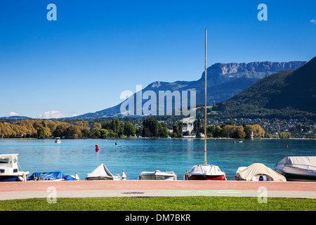 Bateaux sur le lac d'Annecy, Savoie, France Banque D'Images