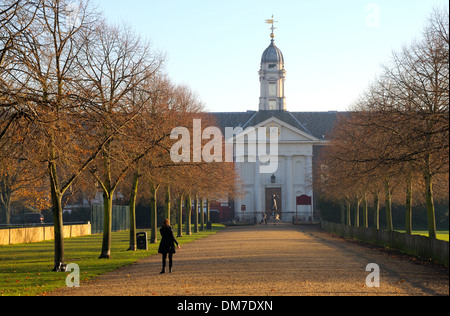 Londres, Angleterre, Royaume-Uni. L'Hôpital Royal de Chelsea. Burton Cour (parc) vu de St Leonard's terrasse. Décembre Banque D'Images