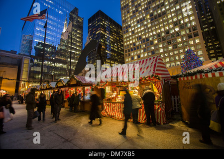 Chicago christkindlmarket allemand winter festival open air de l'extérieur du marché allemand boucle saison alimentation boissons shopping Banque D'Images