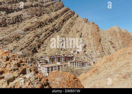 La haute altitude et isolé monastère Hemis niché dans les sommets de l'Himalaya loin de la civilisation. Ce monastère bouddhiste est ancien Banque D'Images