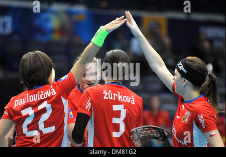 Ostrava, République tchèque. Dec 12, 2013. Les joueurs tchèques célèbrent pendant les Championnats du monde de match quart Floorball la République tchèque contre la Pologne a joué, à Ostrava, en République tchèque, le 12 décembre 2013. © Jaroslav Ozana/CTK Photo/Alamy Live News Banque D'Images