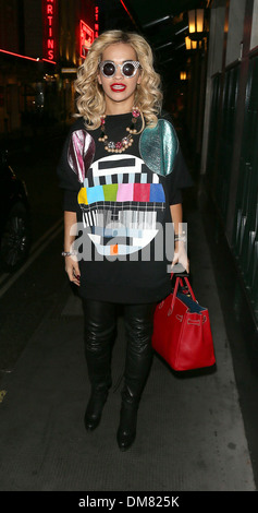 Rita Ora arrivant à Ivy Club à Londres Angleterre - 28.08.12 Avec : Rita Ora Où : London United Kingdom Quand : 28 août 2012 Banque D'Images