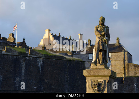 Statue de robert le Bruce à l'extérieur du château de Stirling en Ecosse Banque D'Images