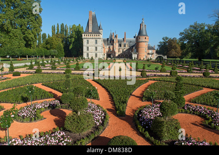 Jardin à la française créé À PARTIR DE DESSINS ET MODÈLES INDUSTRIELS PAR LE JARDINIER ANDRÉ LE NÔTRE POUR LE ROI LOUIS XIV, le château de Maintenon, Banque D'Images