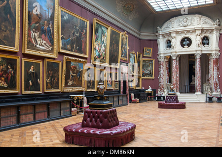 Galerie de tableaux, LE MUSÉE CONDE CRÉÉ PAR LE DUC D'AUMALE AU 19ème siècle LORS DE LA RECONSTRUCTION ET DE LA CONVERSION DU CHÂTEAU DE CHANTILLY, OISE (60), FRANCE Banque D'Images