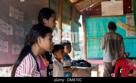 Les enfants de l'école primaire Education Phnom Penh Cambodge Asie du sud-est Banque D'Images