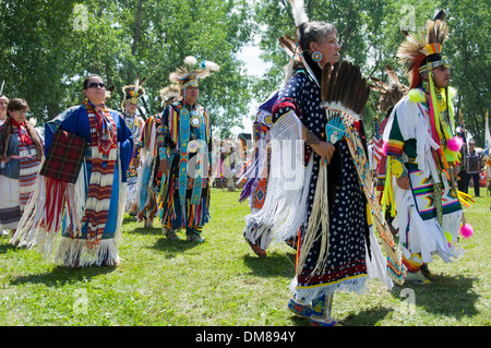 La nation mohawk de Kahnawake, communauté autochtone sur rive sud du fleuve Saint-Laurent au Québec Canada célèbre Pow Wow Banque D'Images