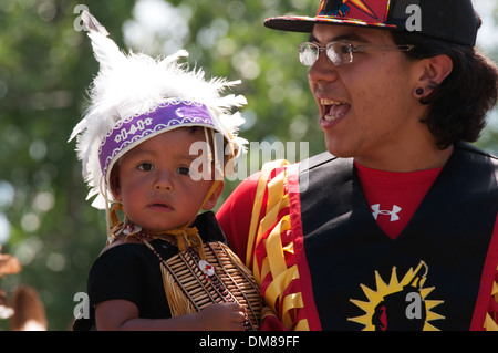 Père Mohawk et l'enfant les Premières Nations Québec Banque D'Images