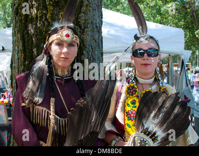 La nation mohawk de Kahnawake, communauté autochtone sur rive sud du fleuve Saint-Laurent au Québec Canada célèbre Pow Wow Banque D'Images