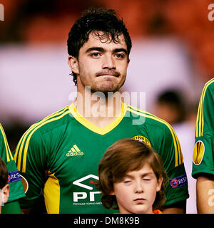 Valence, Espagne. Dec 12, 2013. Anton Sosnin le milieu de terrain du FC Kuban Krasnodar regarde sur avant le match de Ligue Europa entre Valence et Kuban Krasnodar au stade Mestalla, Valence : Action Crédit Plus Sport/Alamy Live News Banque D'Images