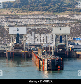 Pour les lits d''channel ferries dans le Port de Douvres, Dover, England Banque D'Images