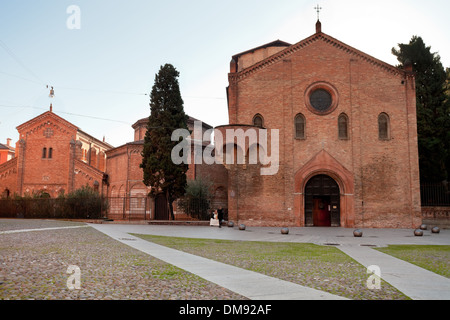 Vue avant du complexe religieux de l'abbaye de Santo Stefano à Bologne, Italie Banque D'Images