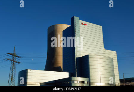 Datteln, Allemagne. Dec 12, 2013. L'Éon hard coal power plant à l'Dortmuns Canal Ems est illustré à Datteln, Allemagne, 12 décembre 2013. En 2009 l'usine n'a pas été approuvé par les tribunaux, mais l'approbation pourrait gagner maintenant. Photo : Bernd Thissen/dpa/Alamy Live News Banque D'Images