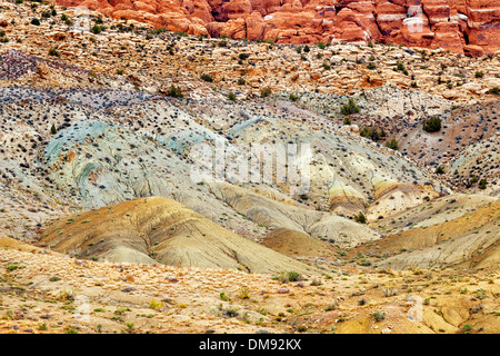 Divers dépôts minéraux créer cette palette de couleurs le long de la vallée du sel Laver dans l'Utah Arches National Park. Banque D'Images