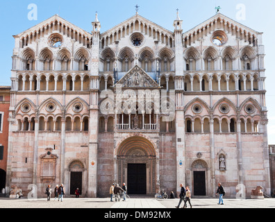 Piazza Cattedrale et Duomo di Ferrara, Italie Banque D'Images