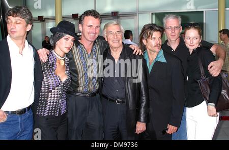 1er janvier 1980 - Hollywood, Californie, USA - CAST DE ''SERVICE'' ..K26554MR- SERVICE DE PREMIERE, ARCLIGHT CINEMA., Hollywood, CA.OCT. 5 2002. MILAN RYBA / 2002(Credit Image : © Globe Photos/ZUMAPRESS.com) Banque D'Images