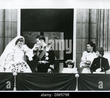 Jul 29, 1981 - Londres, Angleterre, Royaume-Uni - le prince Charles et Diana Spencer après mariage. Mariage de Charles, prince de Galles, et de Lady Diana Spencer s'est tenue à la Cathédrale St Paul, regardée par un public de télévision global de 750 millions de dollars, alors que 600 000 personnes étaient alignés sur la rue pour attraper un aperçu de Diana en route pour la cérémonie. (Crédit Image : © Keystone Photos/ZUMAPRESS.com Banque D'Images