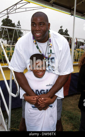 3 août 2001 - K22636MR.EARVIN MAGIC JOHNSON FOUNDATION'S 4ÈME MARDI GRAS DES ENFANTS LOS ANGELES CA 08/03/2001. MILAN RYBA/ EARVIN MAGIC JOHNSON ET FILS EJ(Image Crédit : © Globe Photos/ZUMAPRESS.com) Banque D'Images