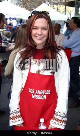 Le 27 novembre 2002 - Los Angeles, Californie, USA - COURTNEY DRAPER ..K27302MR LOS ANGELES MISSION REPAS THANKGIVING POUR LES SANS-ABRI.MISSION DE LOS ANGELES, LOS ANGELES, CA.27 novembre 2002. MILAN RYBA/(2002 Image : © Crédit Photos Globe/ZUMAPRESS.com) Banque D'Images