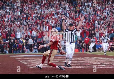 San Francisco 49ers quarterback Jeff Garcia comme struts il marque le début du 4ème trimestre dans la NFC Wild Card match entre les San Francisco 49ers et les Giants de New York, le dimanche 5 janvier 2003 au Candlestick Park de San Francisco. Sacramento Bee photographie par Jose Luis Villegas 5 Janvier 2003/ZUMA Press Banque D'Images